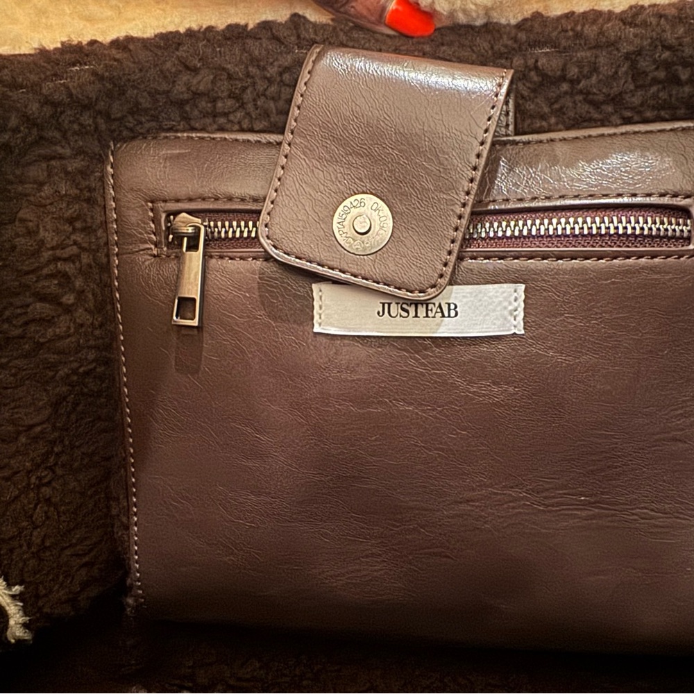 Faux Shearling Trimmed Vegan Leather Tote Bag - Picture 7 of 7